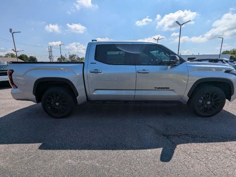 Used 2025 Toyota Tundra Limited AWD/4WD image 8