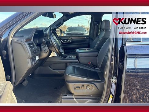 Used 2023 Chevrolet Suburban Premier image 10