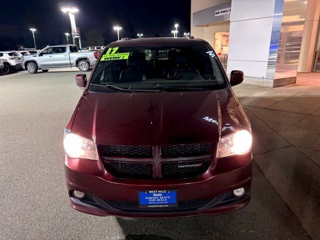 Used 2017 Dodge Grand Caravan GT FWD image 2