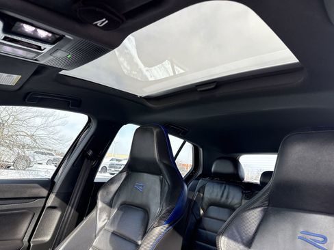 Used 2023 Volkswagen Golf R image 23
