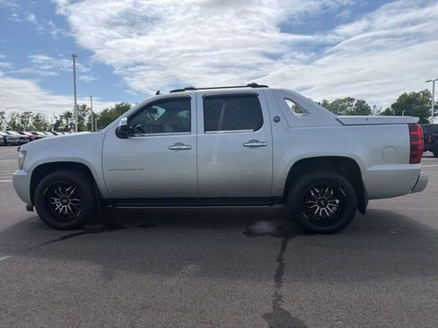 Used 2013 Chevrolet Avalanche LS w/ All-Star Edition AWD/4WD image 12