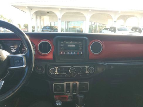 Used 2018 Jeep Wrangler Rubicon w/ Cold Weather Group image 12