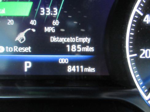 Used 2024 Toyota Venza XLE image 35