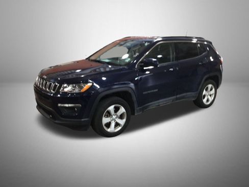 Used 2019 Jeep Compass Latitude w/ Cold Weather Group AWD/4WD image 2
