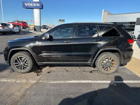 Used 2017 Jeep Grand Cherokee Trailhawk image 10