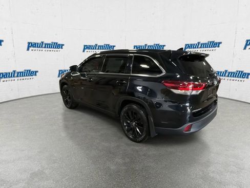 Used 2019 Toyota Highlander SE AWD/4WD image 8