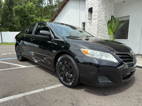 Used 2011 Toyota Camry LE FWD image 14