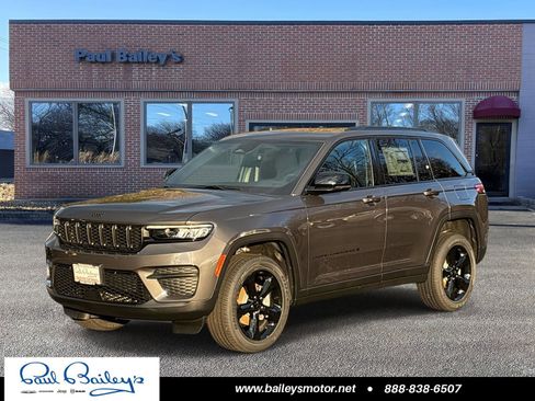 New 2025 Jeep Grand Cherokee Altitude image 1