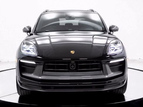 Certified 2025 Porsche Macan Turbo image 10