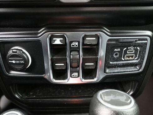 Used 2023 Jeep Wrangler Sahara w/ Cold Weather Group image 16