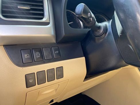 Used 2019 Toyota Highlander XLE image 12