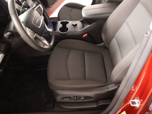 Used 2024 GMC Terrain SLE w/ Driver Convenience Package image 10