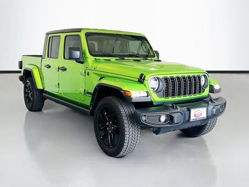 Used 2025 Jeep Gladiator Mojave AWD/4WD image 3