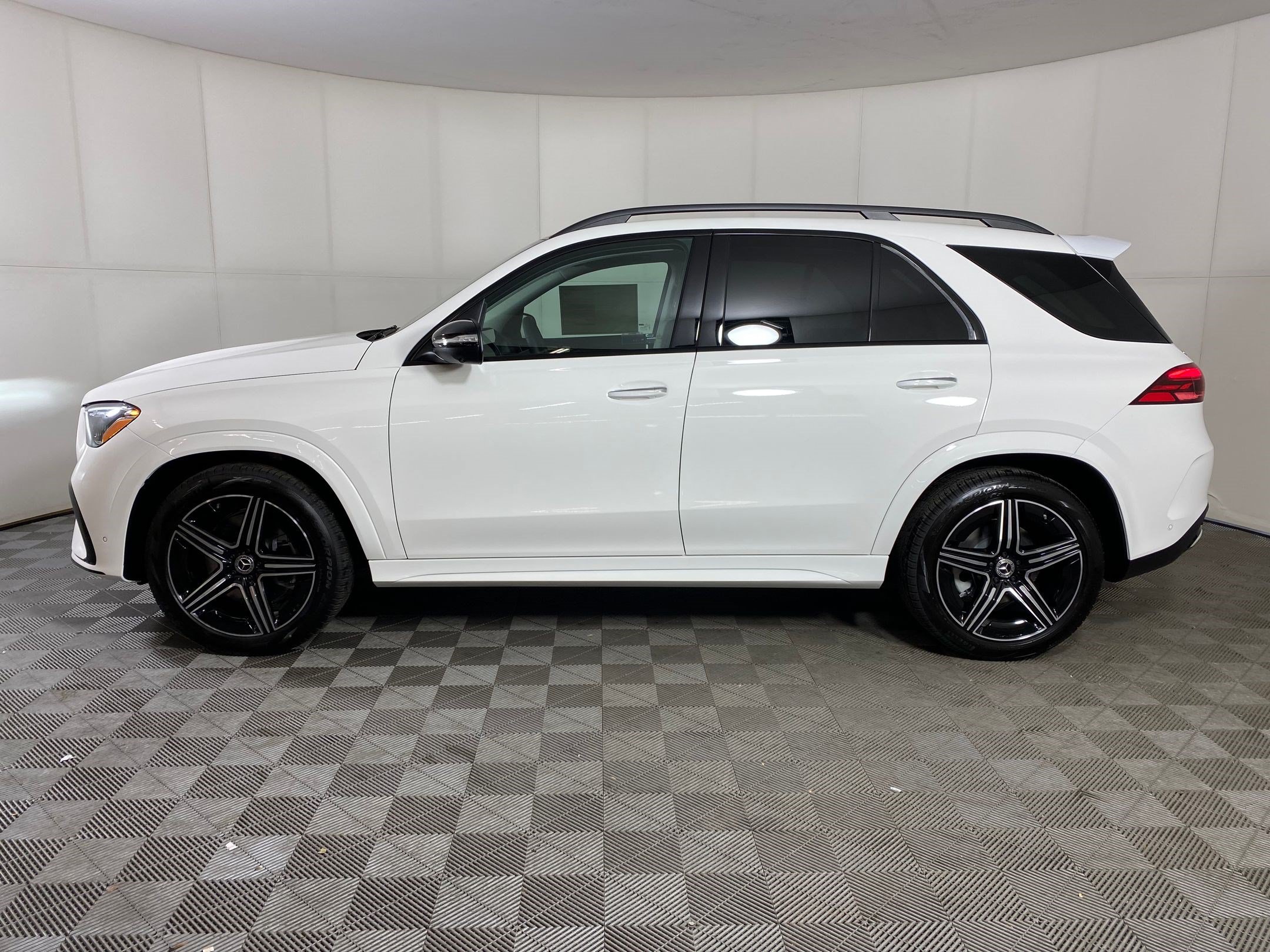 Used 2026 Mercedes-Benz GLE 350 4MATIC image 2