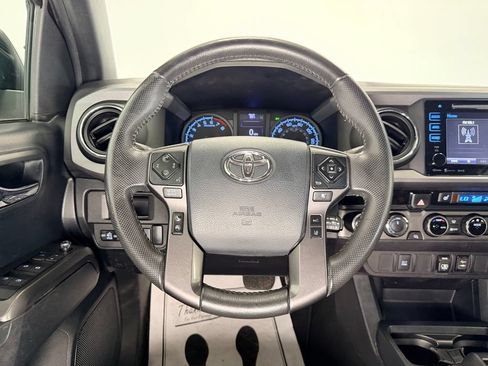 Used 2018 Toyota Tacoma TRD Sport AWD/4WD image 12