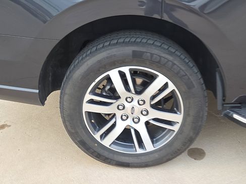 Used 2023 Ford Expedition Limited image 7