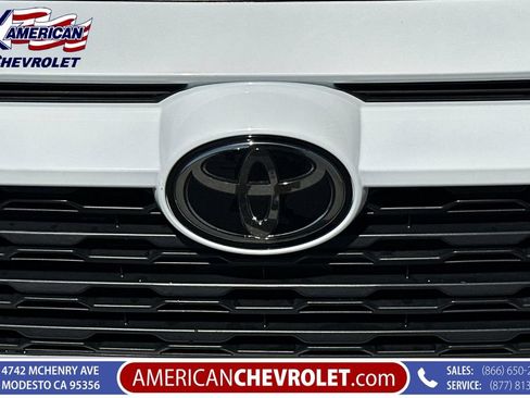 Used 2025 Toyota RAV4 XLE FWD image 39