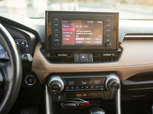 Used 2019 Toyota RAV4 XLE Premium image 27