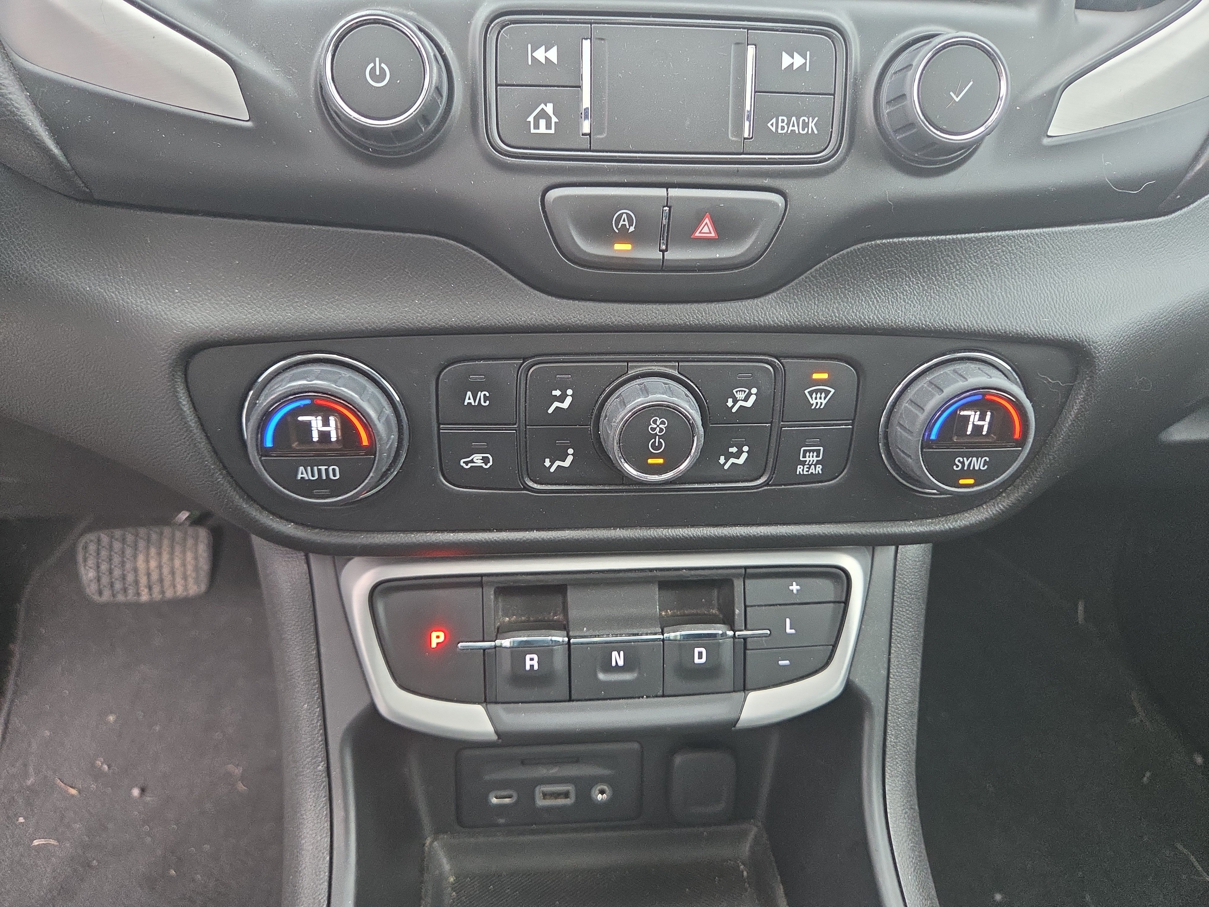 Used 2023 GMC Terrain SLE w/ Driver Convenience Package FWD image 7