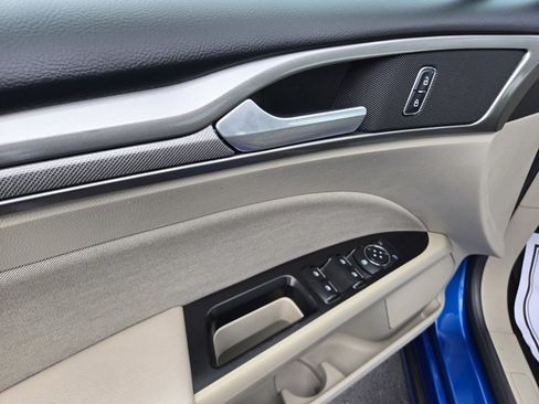 Used 2017 Ford Fusion SE FWD image 34