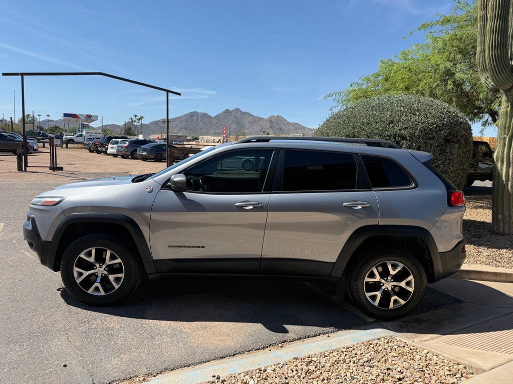 Used 2016 Jeep Cherokee Trailhawk w/ Cold Weather Group AWD/4WD image 4