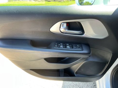 Used 2018 Chrysler Pacifica Touring-L Plus w/ Advanced Safetytec Group FWD image 24