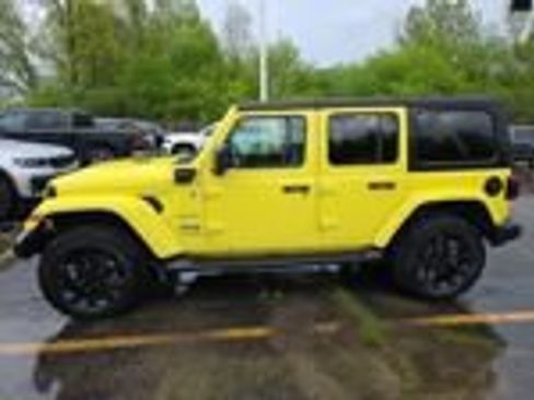 Used 2022 Jeep Wrangler Unlimited Sahara w/ Cold Weather Group AWD/4WD image 3