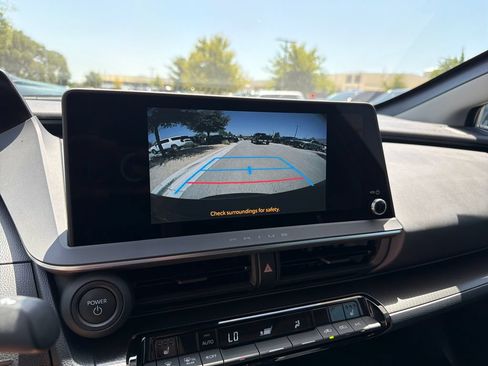 Used 2025 Toyota Prius FWD image 27