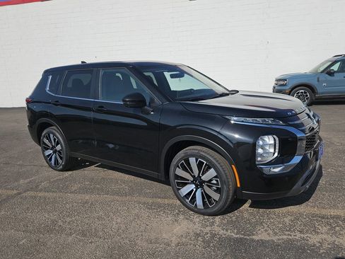 New 2025 Mitsubishi Outlander SE image 1