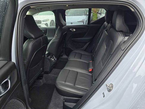 Certified 2025 Volvo XC40 B5 Plus AWD/4WD image 17