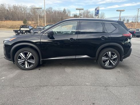 Used 2023 Nissan Rogue SL w/ SL Premium Package image 3