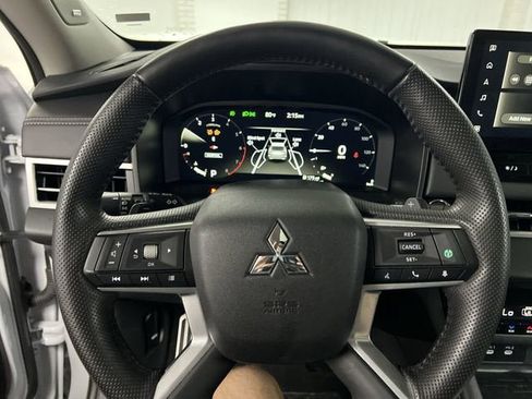 Used 2025 Mitsubishi Outlander SEL AWD/4WD image 11