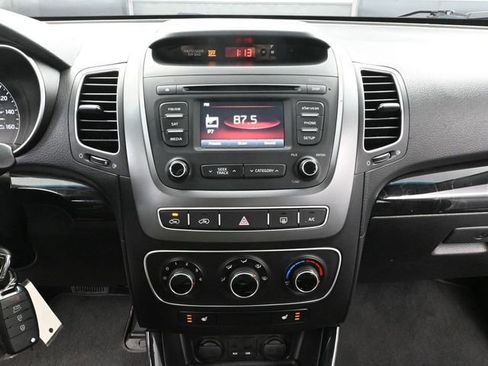 Used 2015 Kia Sorento LX image 30