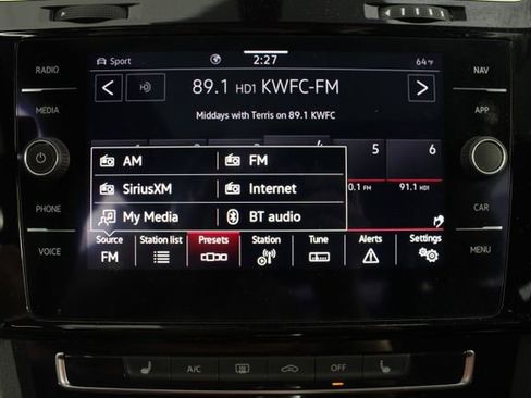 Used 2021 Volkswagen GTI SE image 5