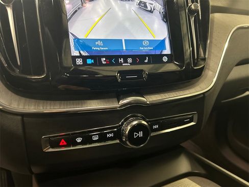 Certified 2025 Volvo XC60 B5 Plus image 18