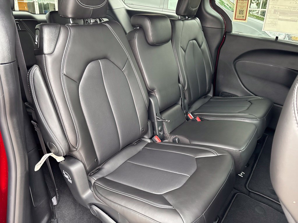 New 2027 Chrysler Pacifica Select FWD image 21