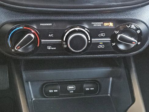 Used 2023 Kia Soul LX w/ LX Technology Package image 13