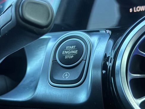 Used 2022 Mercedes-Benz GLB 250 image 32