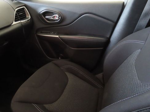 Used 2021 Jeep Cherokee Latitude image 20