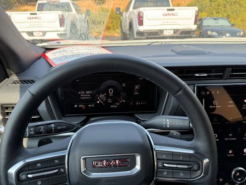 Used 2025 GMC Terrain Elevation w/ Technology Package II image 16