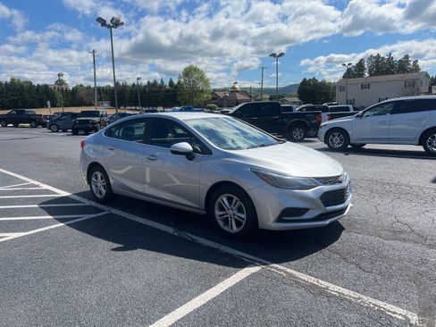 Used 2016 Chevrolet Cruze LT FWD image 8