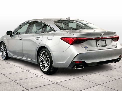 Used 2022 Toyota Avalon Limited image 10