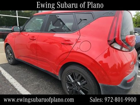 Used 2020 Kia Soul EX image 3
