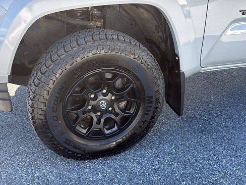 Used 2019 Toyota Tacoma SR5 AWD/4WD image 10
