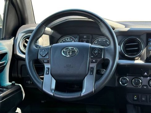 Certified 2019 Toyota Tacoma TRD Off-Road w/ Technology Package AWD/4WD image 15