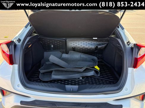 Used 2020 Toyota C-HR XLE FWD image 9