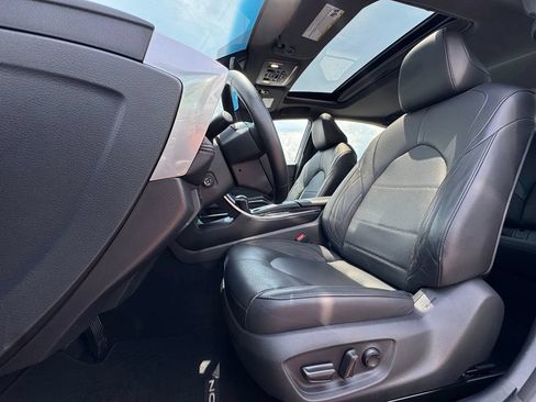 Used 2022 Toyota Avalon Limited w/ Advanced Safety Package FWD image 16