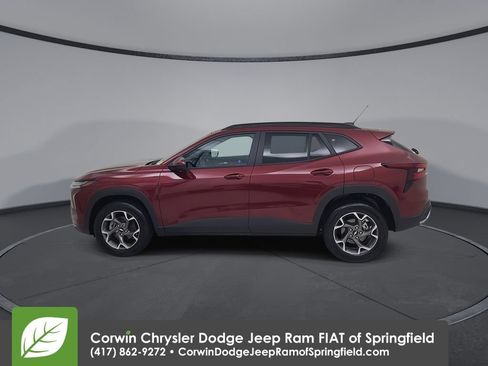 Used 2025 Chevrolet Trax LT w/ LT Convenience Package FWD image 8