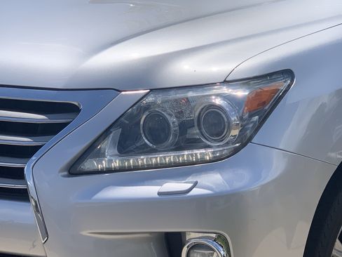 Used 2015 Lexus LX 570 4WD w/ Luxury Package image 6