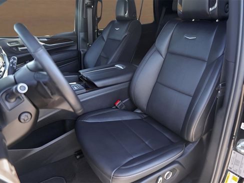 Certified 2024 Cadillac Escalade Luxury image 8